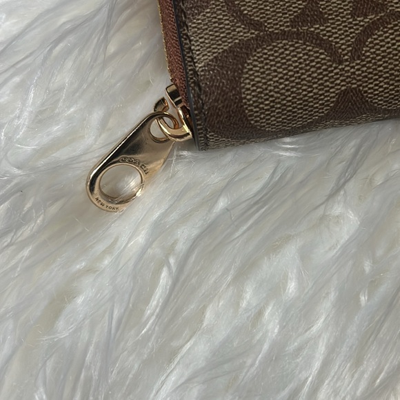 Signature Coach Long Wallet - Picture 3 of 7